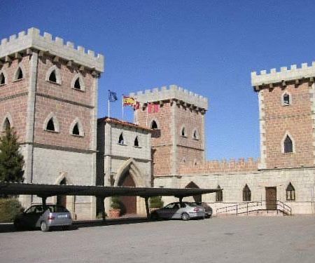 Отель El Torreon Del Miguelete Мигель-Эстебан Экстерьер фото